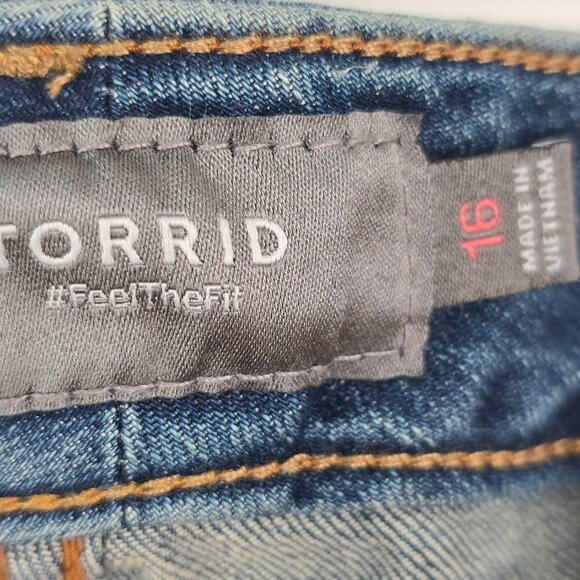 NWT Torrid Distressed Raw Hem Bermuda Jean Shorts Women's Plus Size 16 - Picture 6 of 10